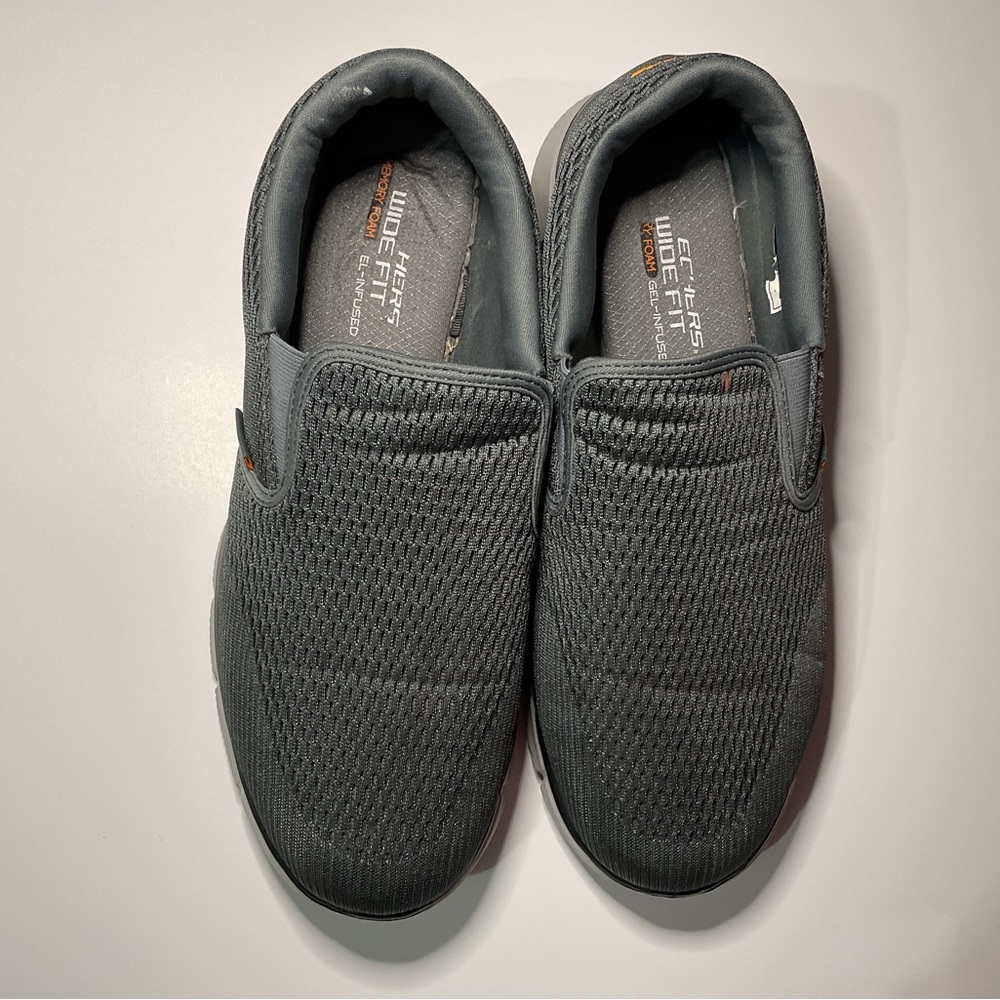 Sketchers shoes slip on man size 11 grey